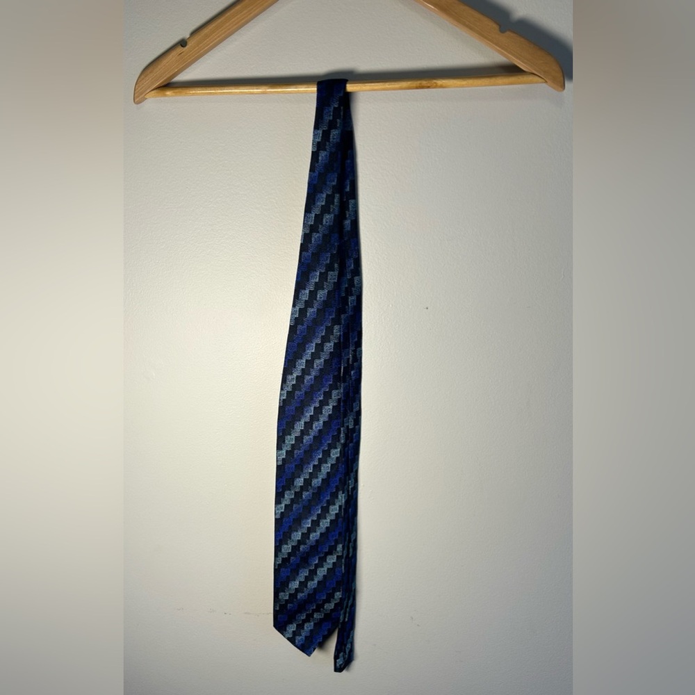 Pavone 100% Silk Designer Tie Made In Italy Nice Blue & Black Pattern 58x4”